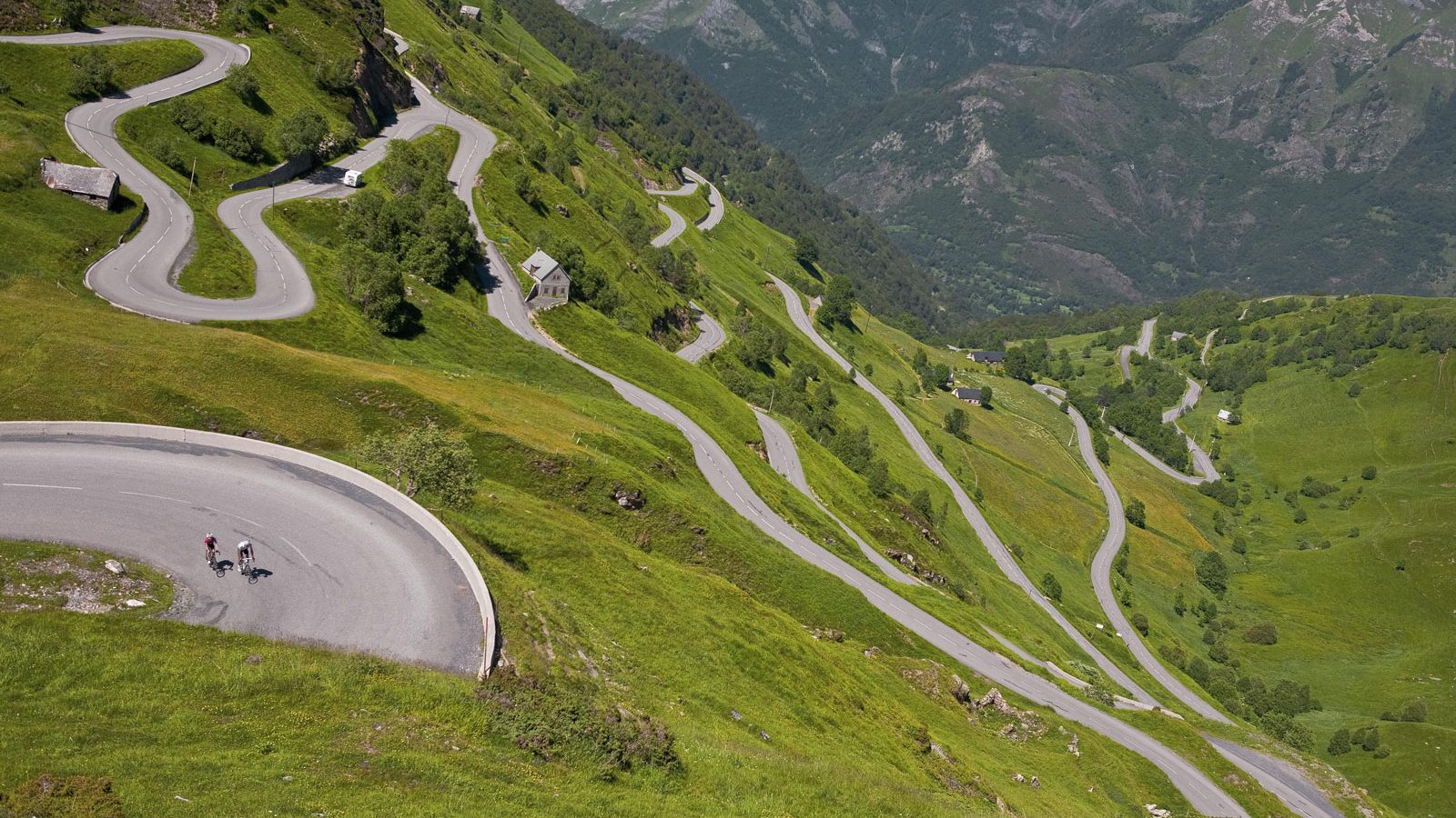 Luz Ardiden: Summit Finish, Ski Station, and a View Worth Everything