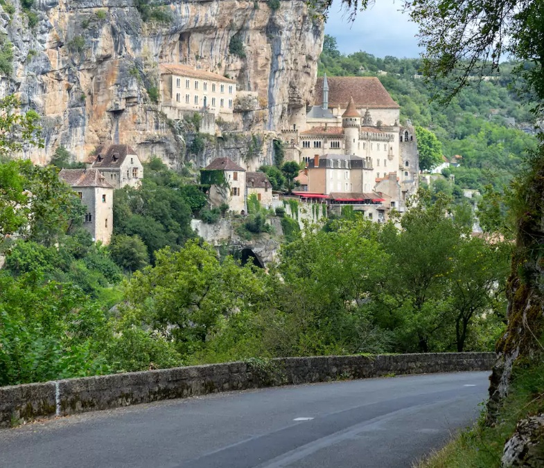 The Perfect Five-Day Loop: Sarlat, Rocamadour & the High Passes of the Pyrenees